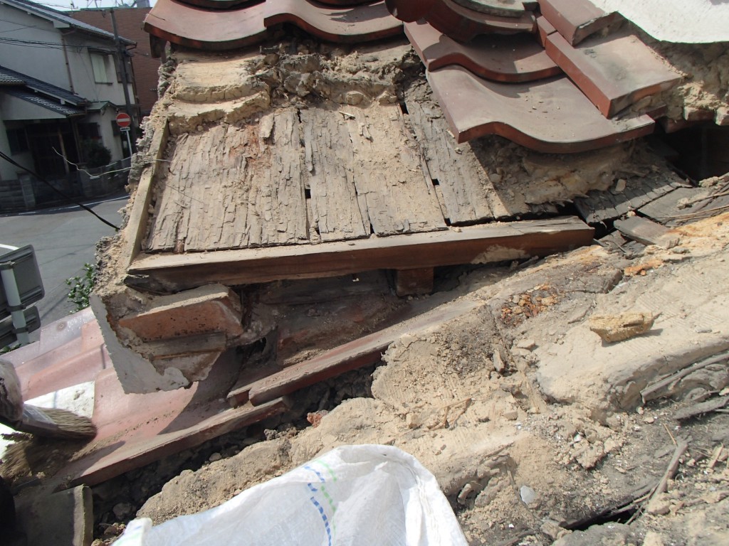 屋根雨漏りの原因　腐朽